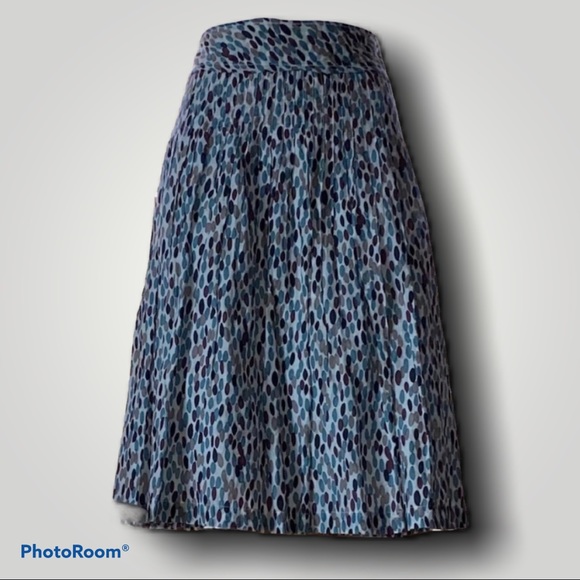 Banana Republic Pleated Silk-Blend Skirt - Picture 1 of 9